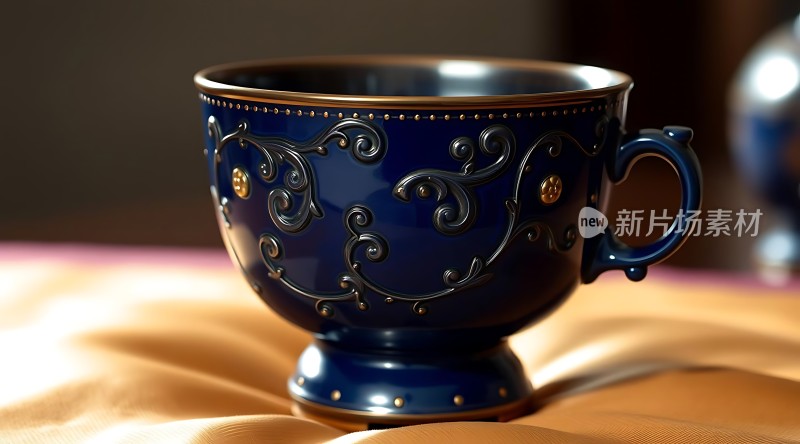 蓝色花纹陶瓷杯