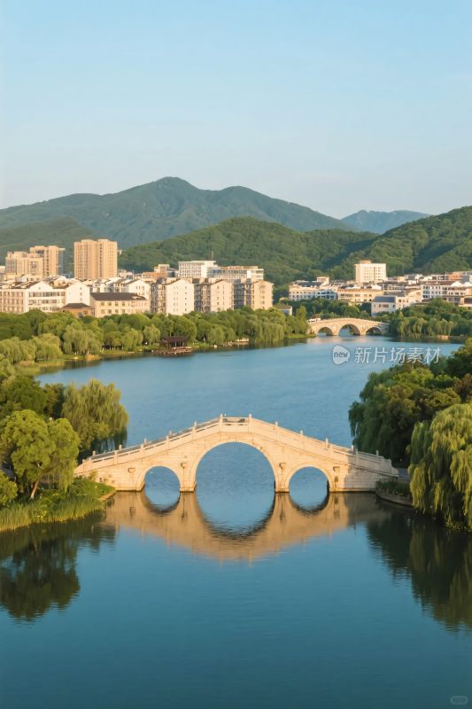 拱桥山水湖景图