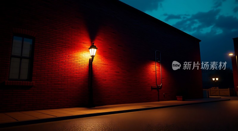 红砖墙上的街灯与宁静的夜晚