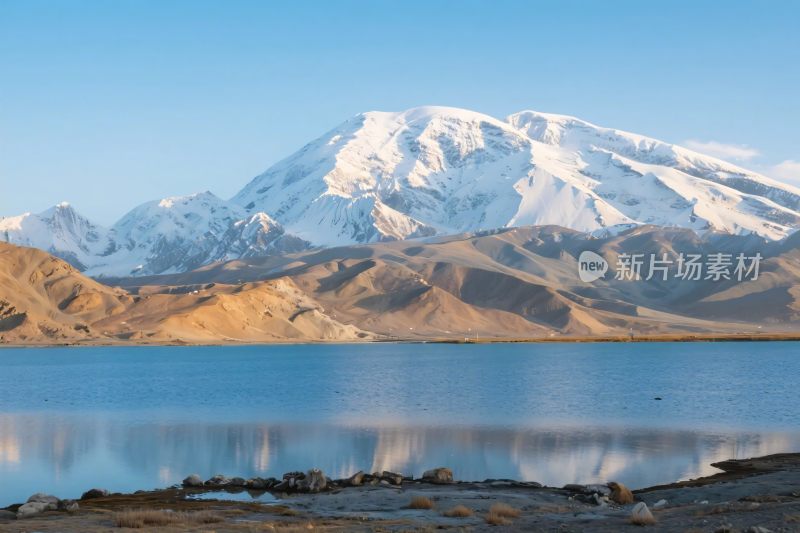 雪山湖泊自然风光