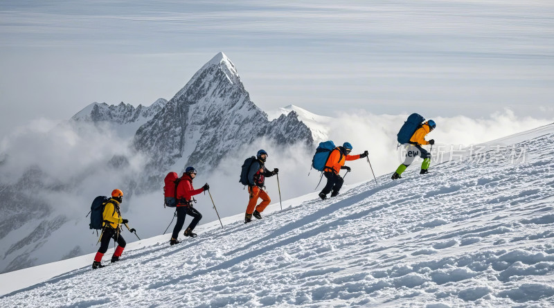 冬季登山运动户外探险活动图