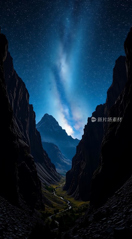 夜幕下的星河与山谷