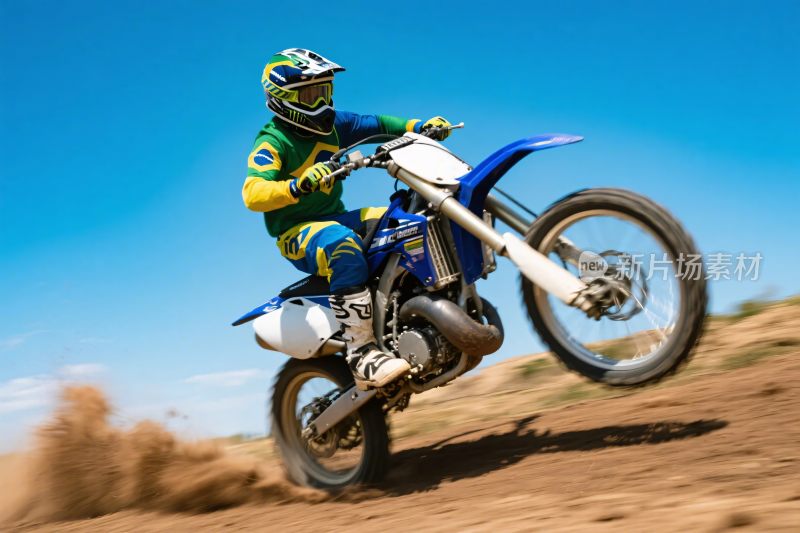 摩托车手越野精彩瞬间