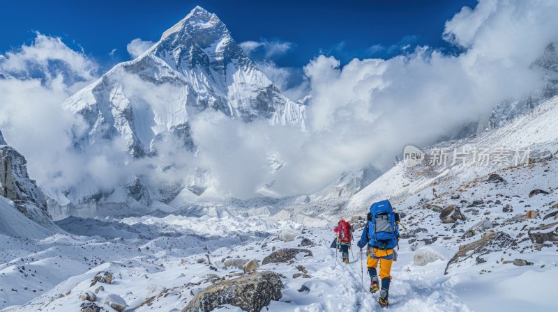 励志团队攀登勇往直前徒步梦想登顶雪山