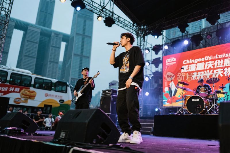 户外乐队舞台现场