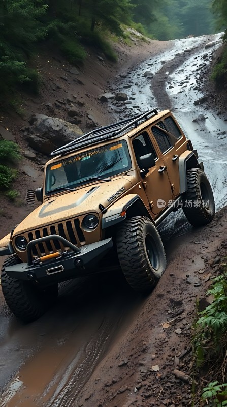 越野车穿越泥泞小径