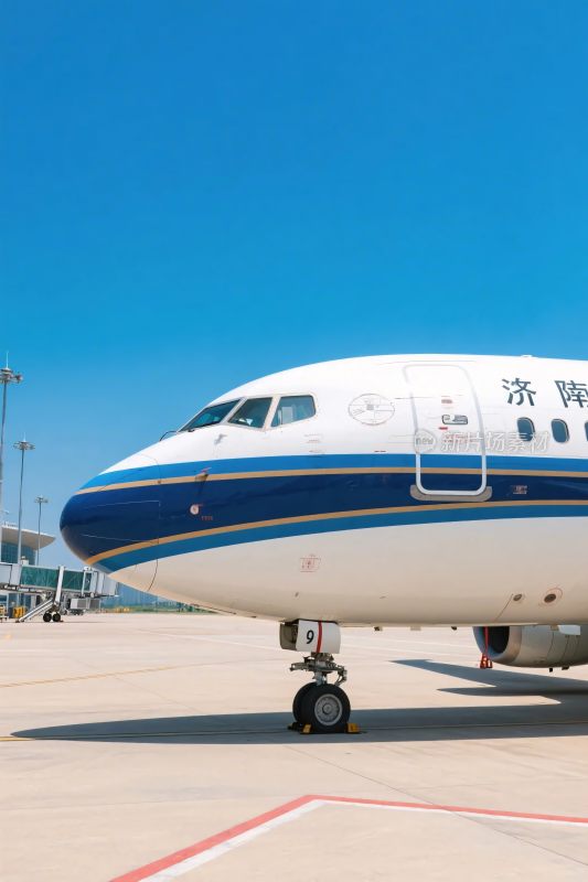 机场客机停靠画面