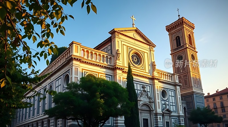 阳光下的宏伟教堂