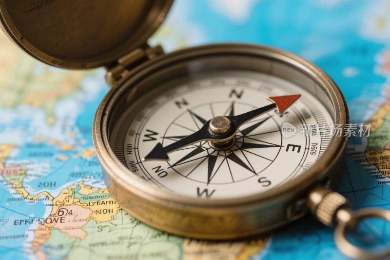 指南针与地图特写