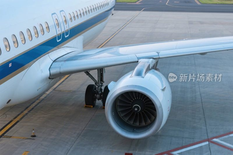 机场停放的飞机特写