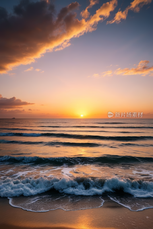 海滩上的日落海浪拍打着沙滩高清风景