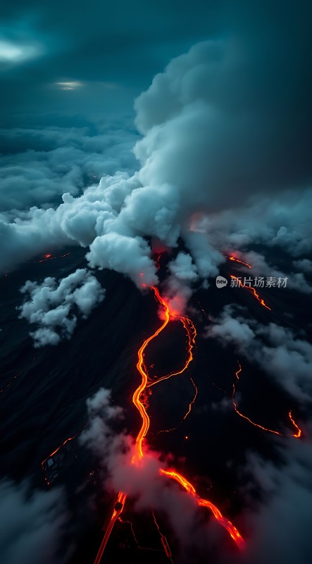 熔岩与云雾交织的自然奇观