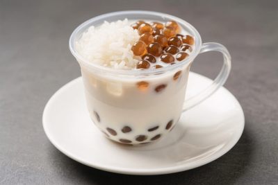 透明杯子装珍珠奶茶