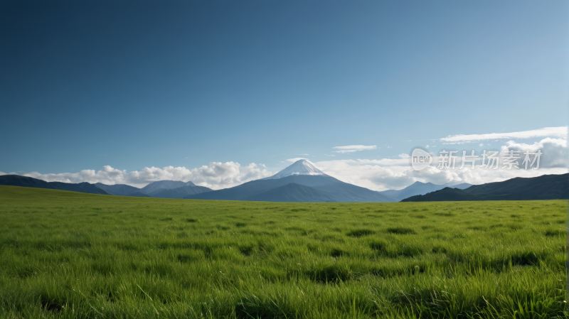 草地远处有山蓝天风景图片