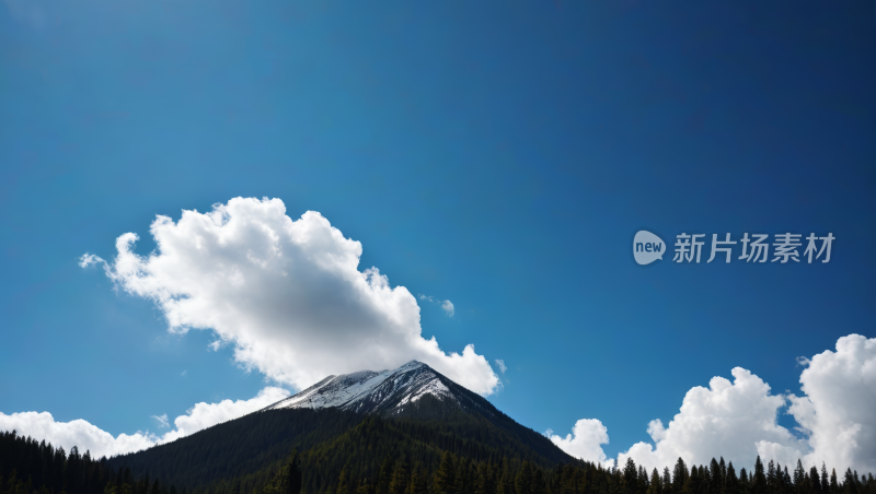 天上有云的高山清风景图片