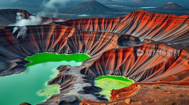 火山口绿湖奇景