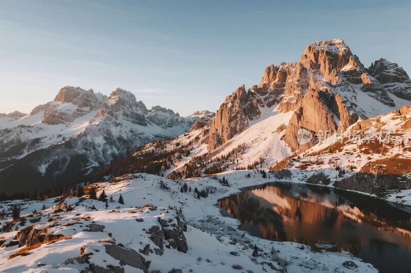 雪山湖泊自然风光