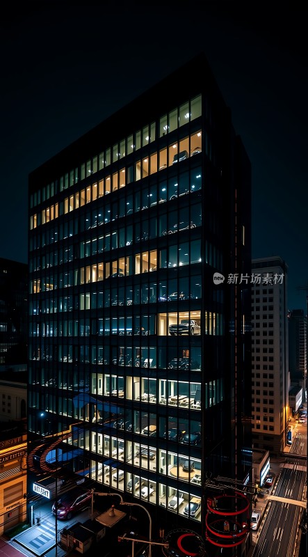 都市夜景下的现代建筑群