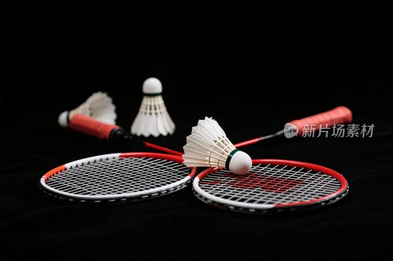 羽毛球拍与羽毛球