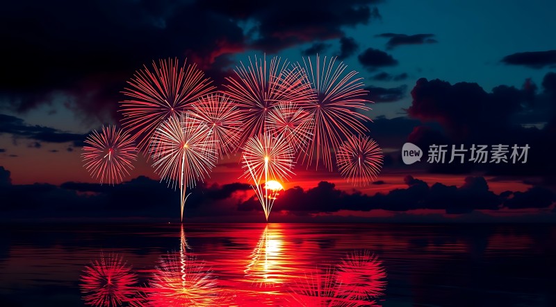 日落烟花映红海面