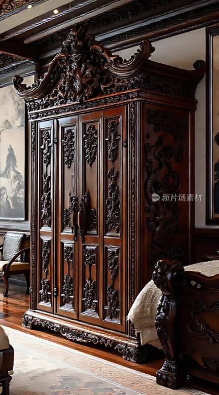 雕花木制衣柜古典家具展示