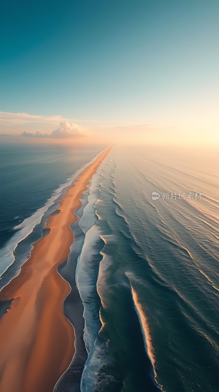 金色沙滩与海洋的完美融合