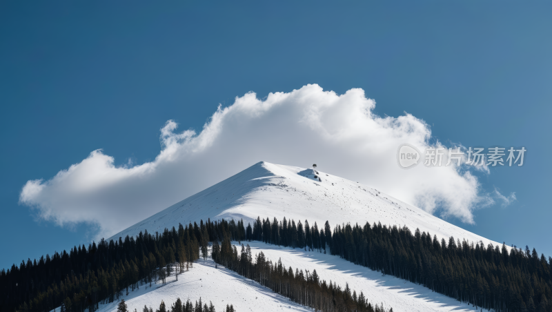 一座被雪覆盖的高山清风景图片