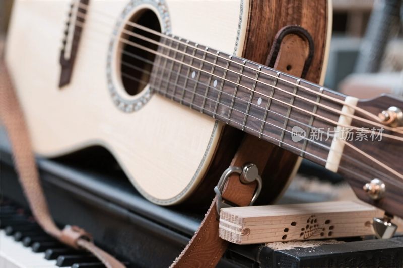 吉他与乐器特写画面