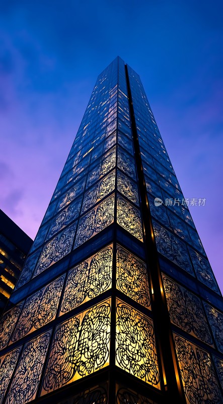 摩天大楼夜幕下的璀璨光芒