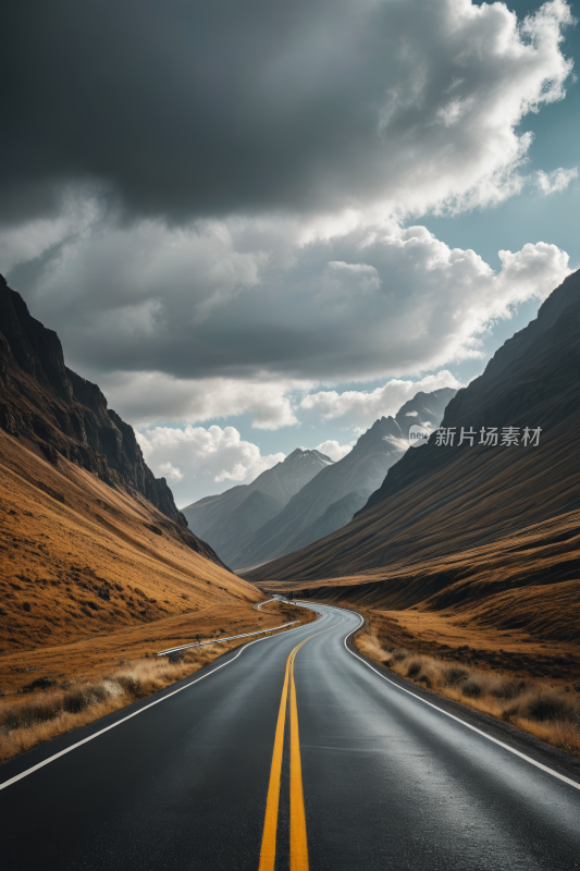 一条长长的路穿过山谷山脉高清风景图片