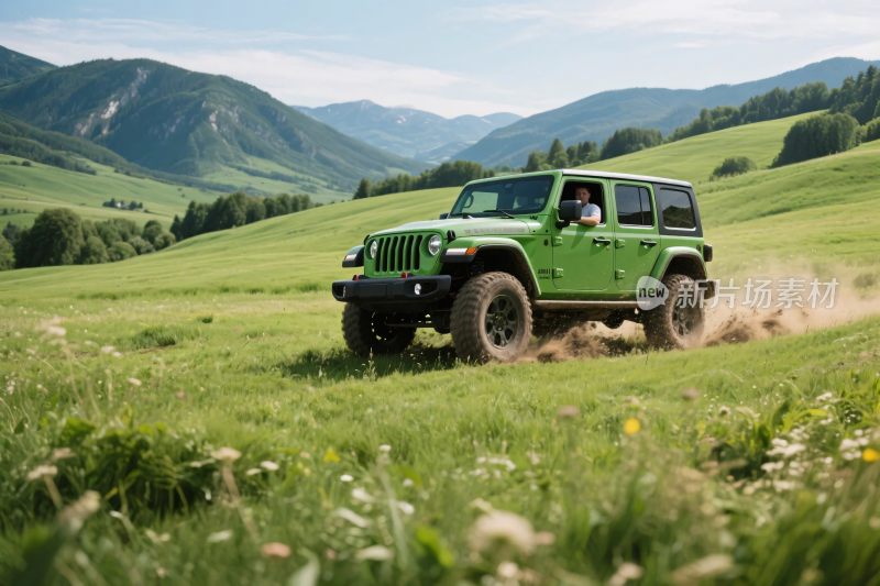 绿色越野车驰骋于草原山间