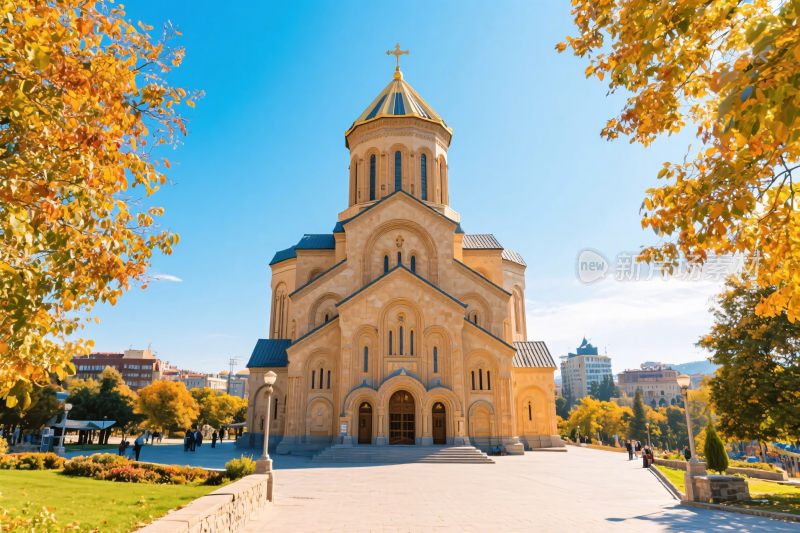 教堂建筑与秋景