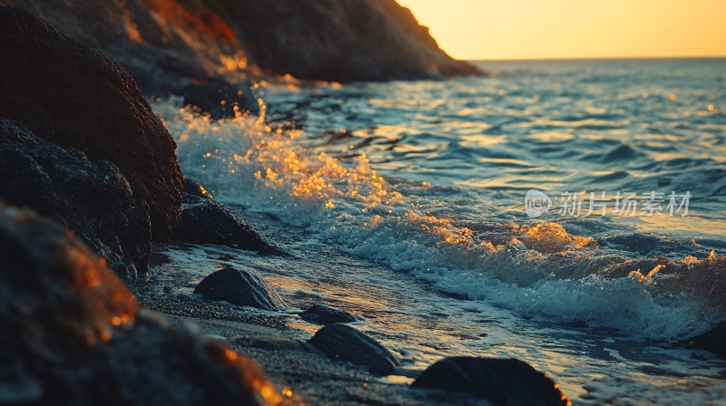 夕阳浪石