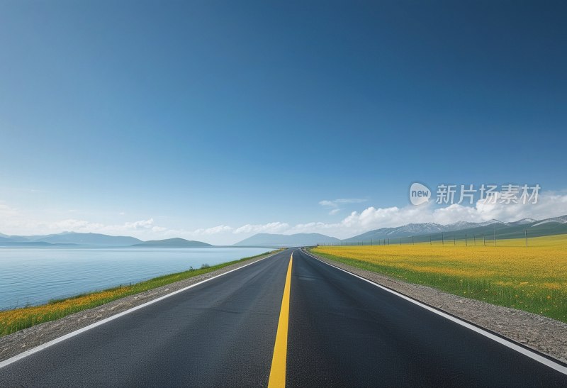 青海湖边公路奇观