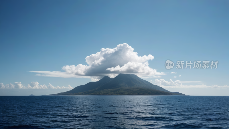 海洋中央的一座大高山清风景图片