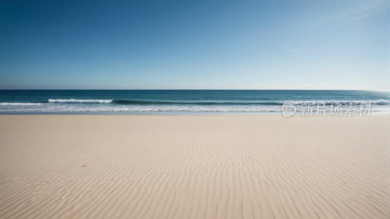 海浪拍打岸边的沙滩高清风景图片