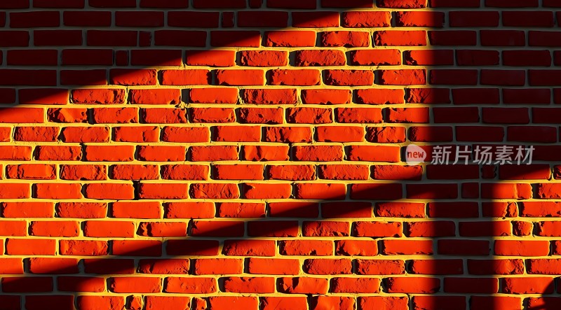 阳光下的红砖墙