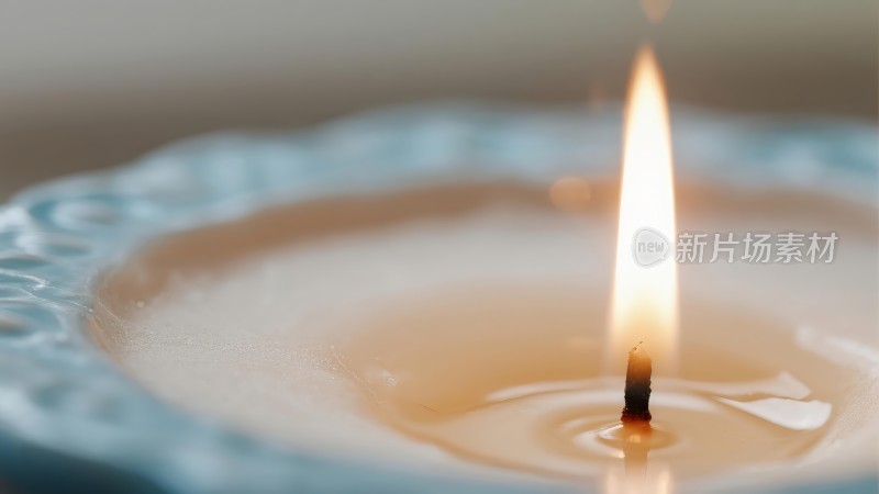 燃烧的香薰蜡烛