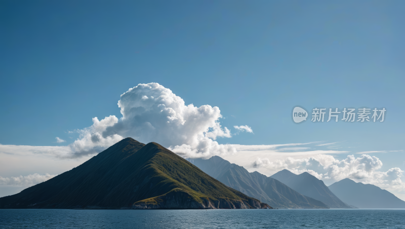 一座大山中间一个小岛高清风景图片