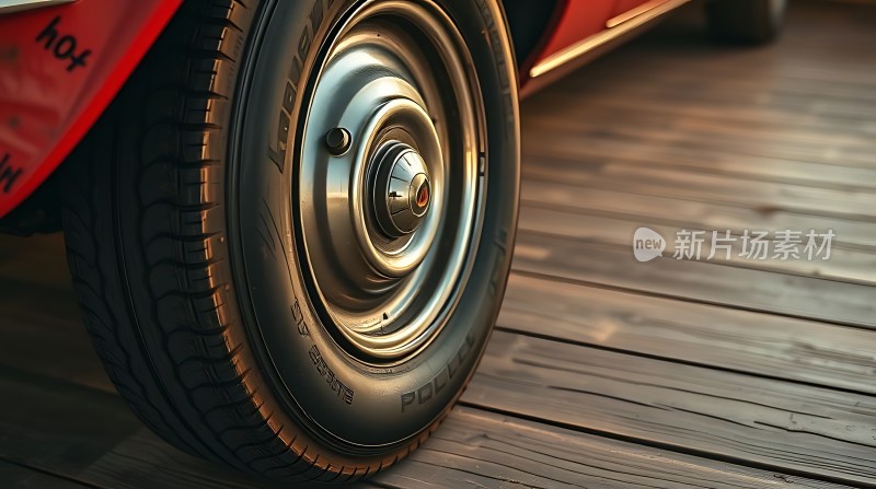 红色汽车轮毂特写展现轮胎与车身的完美结合