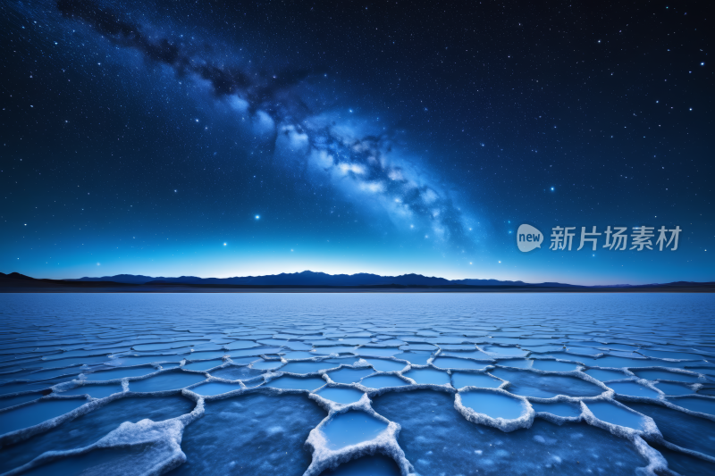 星空夜空覆盖着盐滩景观和乳白色般星星风景