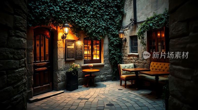 温馨小院绿意盎然灯光璀璨宁静而美好