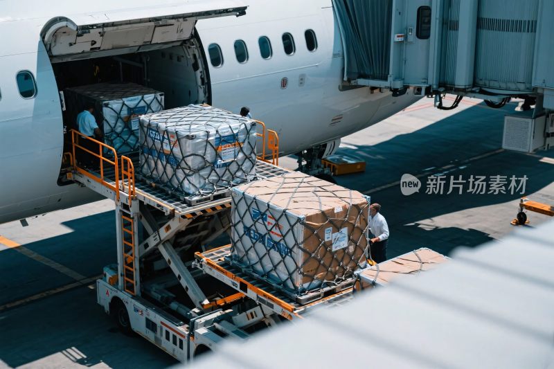机场货物装卸场景