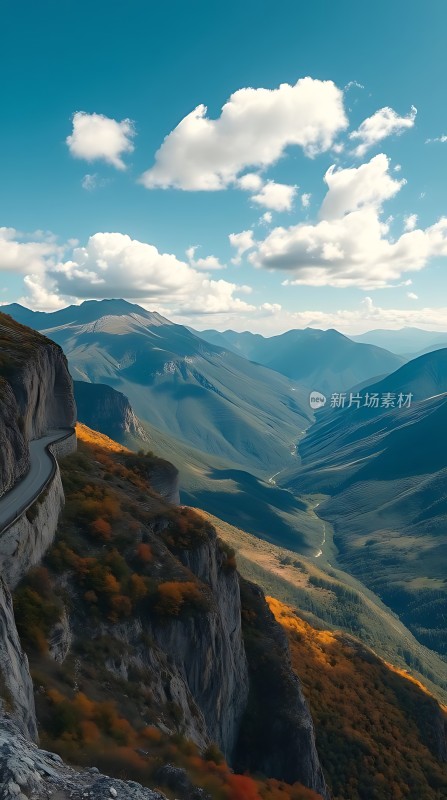 蓝天白云下的蜿蜒山路与秋色山景