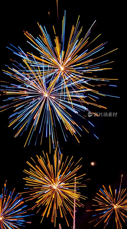 夜空烟花绽放色彩斑斓璀璨夺目