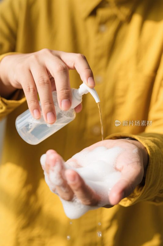 洗手液清洁操作场景