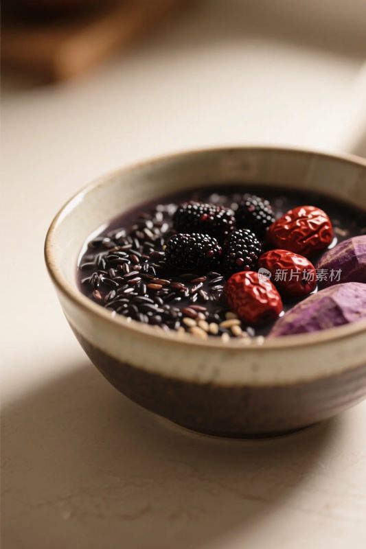 陶瓷碗内杂粮甜点