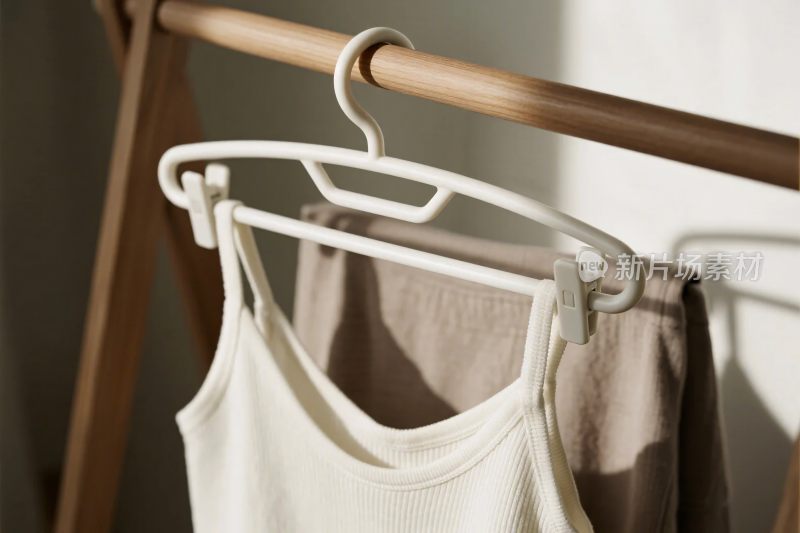 衣架与衣物展示