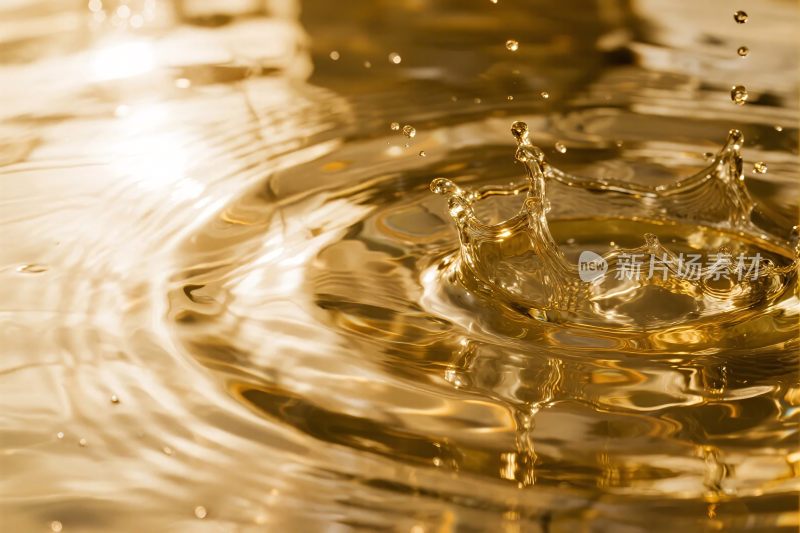 水滴溅落水面涟漪