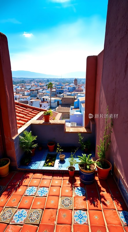 阳光下的地中海风情小院